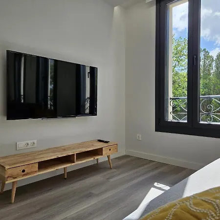 R2R - Precioso Apartamento En Zona Exclusiva - 1A105 *