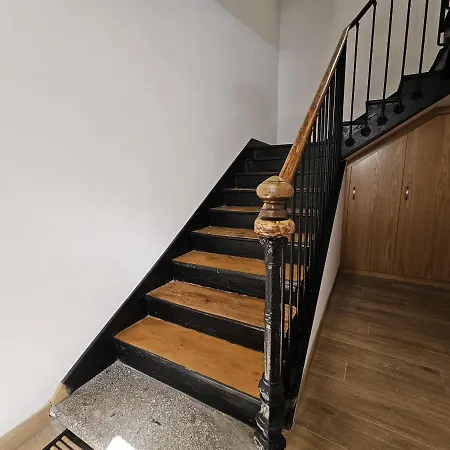 R2R - Precioso Apartamento En Zona Exclusiva - 1A105 *